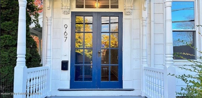 Building Photo - 967 Columbia St