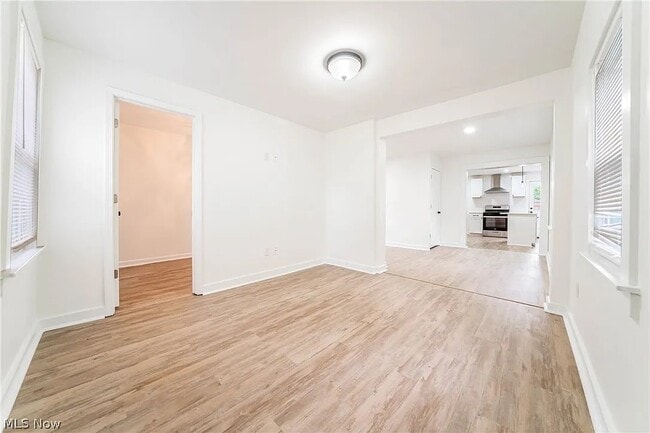 Photo - 2053 W 45th St