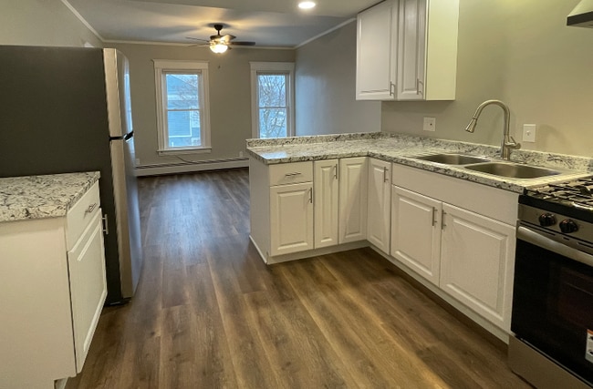 Building Photo - 324 W Water St Rental