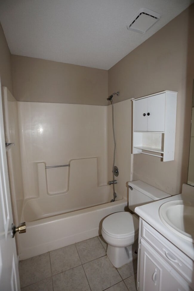 Photo - 140 Lanier Dr Unit 105