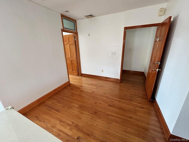 Photo - 53-11 193rd St Unit 2nd Fl