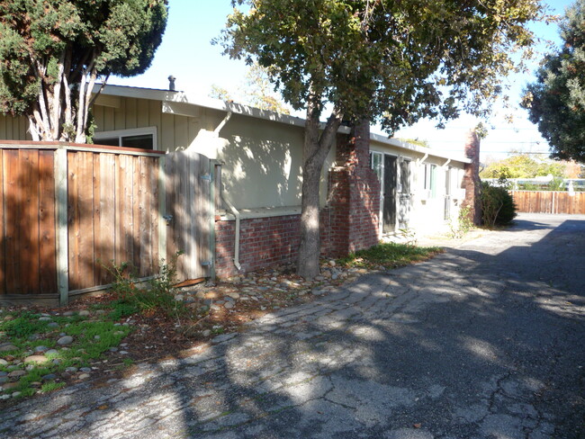 Front view of the building - 3123 Alma St Townhome