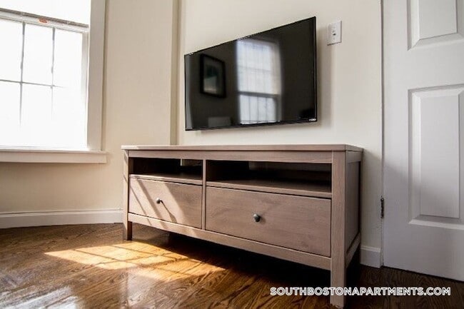 Photo - 538 E Broadway Unidad 5