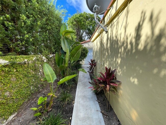 Photo - 1018 W 47th St Unit 1