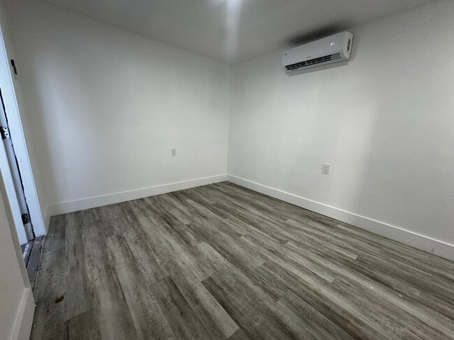 Photo - 915 NW 46th St