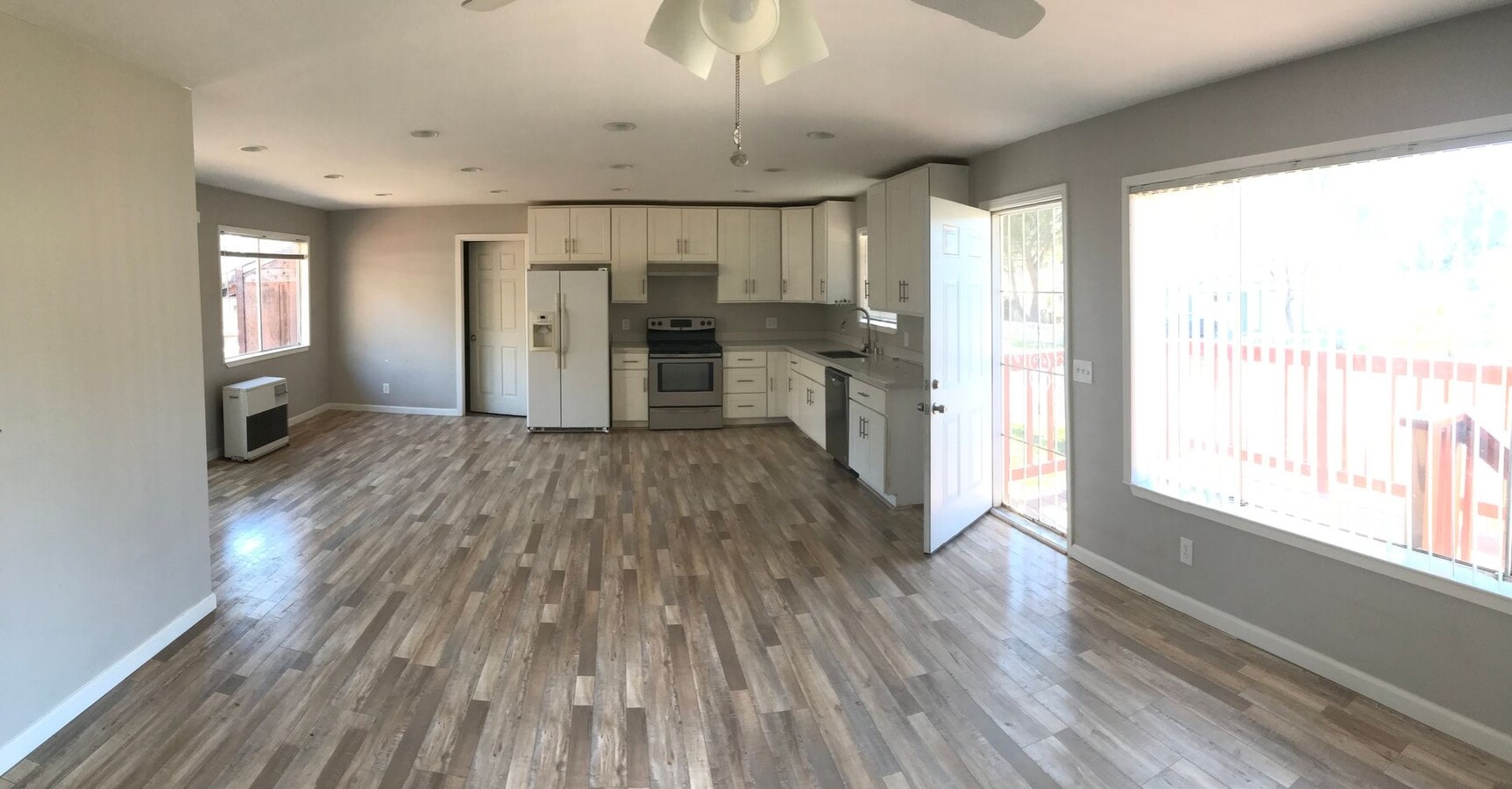 Recently Renovated 3BD/2BA Home with Large Yard, Bonus Room & 2-Car Garage - Recently Renovated 3BD/2BA Home with Large Yard, Bonus Room & 2-Car Garage