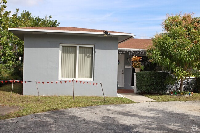 Building Photo - 539 S Rainbow Dr Rental