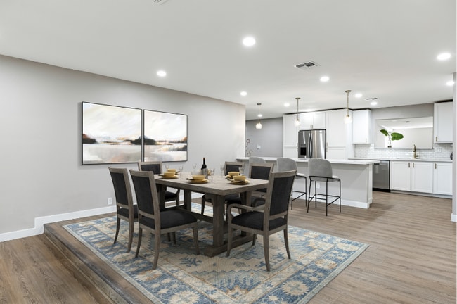 Building Photo - 2032 W Eugie Ave