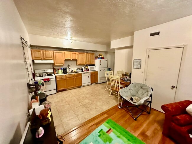 Photo - 14 Ashford St Unidad 4