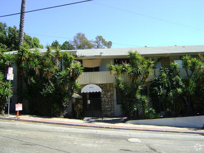 Building Photo - 1850 N La Brea Ave Unit 5 Rental