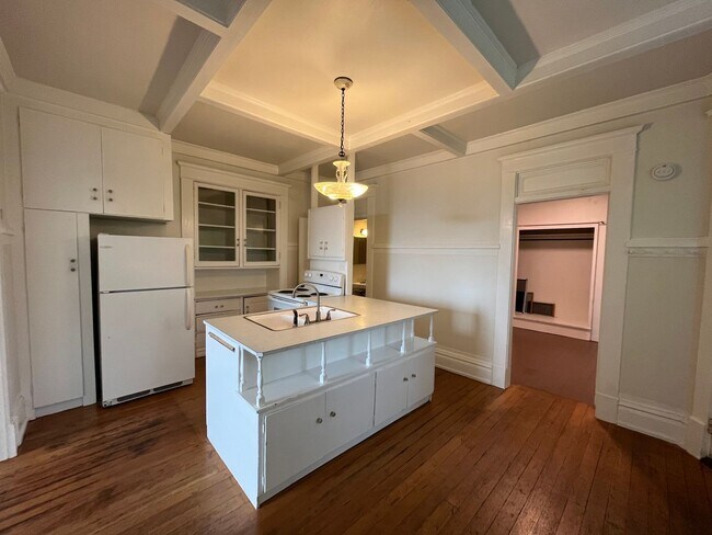 Photo - One Bedroom Close to Downtown and WWU Unit 2