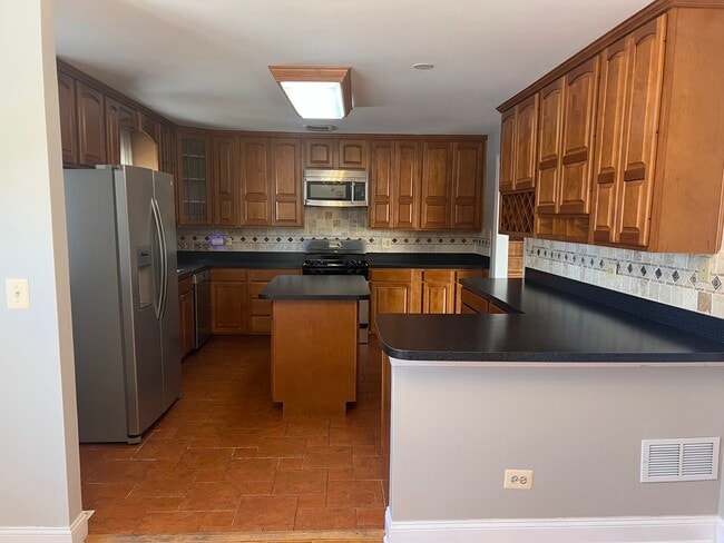 Photo - 7213 Bateman St