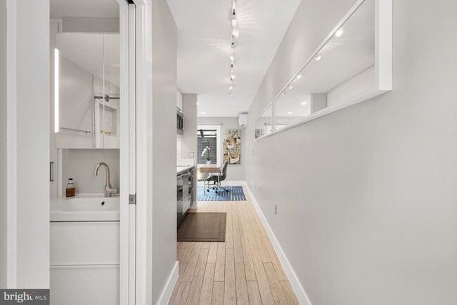 Photo - Logan Circle Beautifully Renovated Studio ...