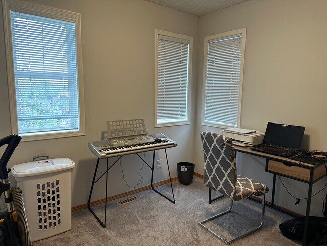 Photo - 16 Covington Crt NE