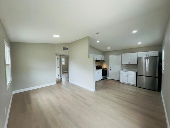 Photo - 3235 Oakley Ave S
