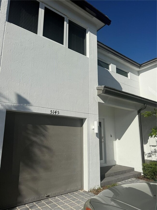 Building Photo - 5145 SW 37th St