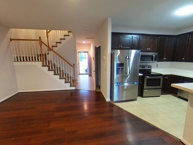 Photo - 3 Bedrooms, 2.5 Bathrooms Waterfront Townhouse