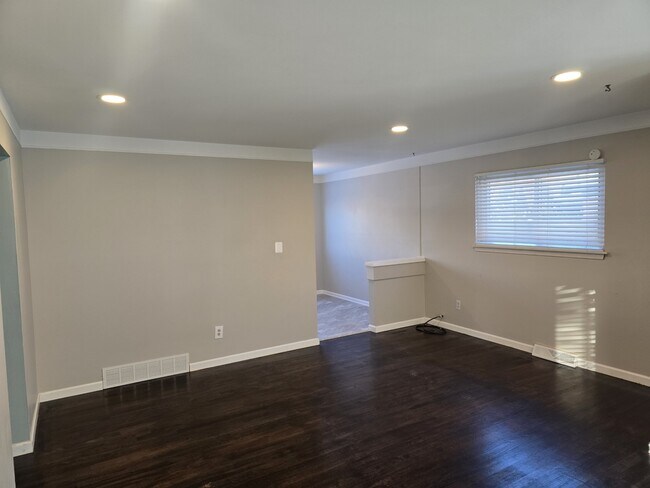 Photo - 1111 N Kenwood Ave