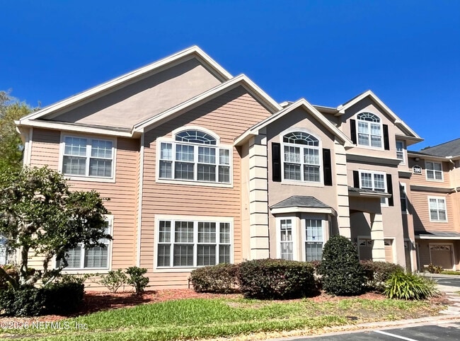 Building Photo - 13810 Sutton Park Dr N Unit 435
