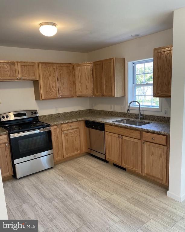 Building Photo - 275 Bondsville Rd Rental