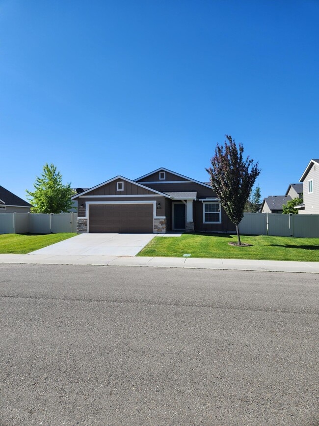 Photo - 843 Bighorn Dr House