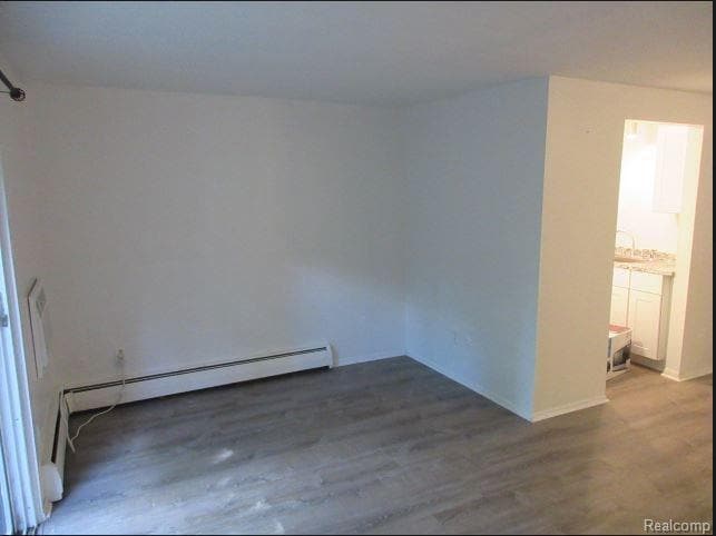 Photo - 31831 Grand River Ave Unidad 70