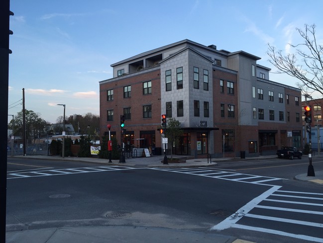 Building Photo - 156 Green St Unit 305