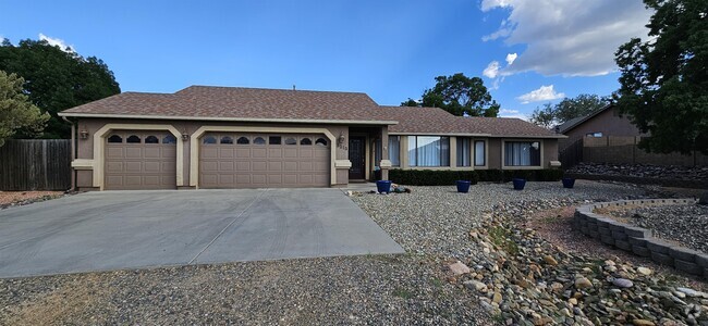 Building Photo - 5213 N Desert Ln Rental