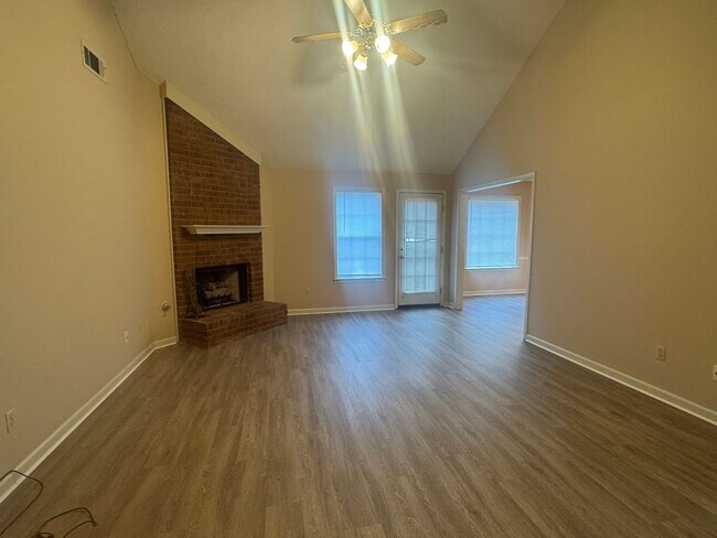 Photo - 1433 Milestone Dr