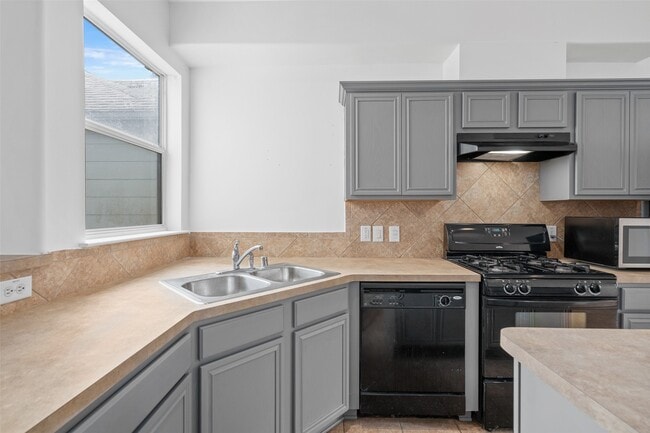 Photo - 13223 Southpoint Ln