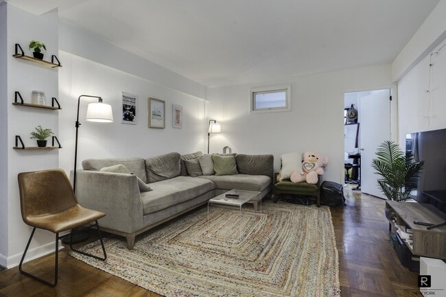 Building Photo - 140 E 56th St Unit 6-C