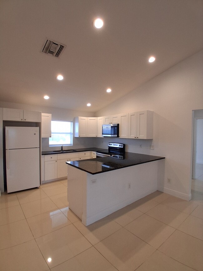 9007 Meadow Cir
