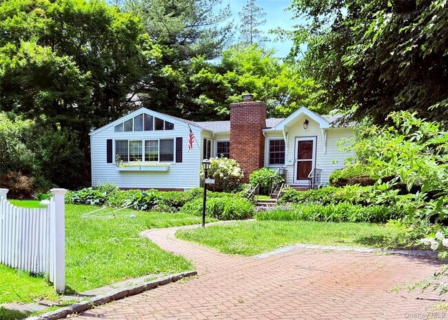 Building Photo - 12 Ervilla Dr