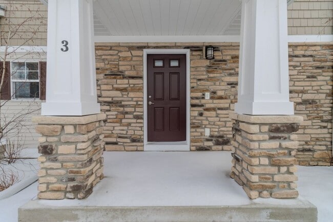 Building Photo - 1502 Simsbury St Unit 1502 Simsbury #3