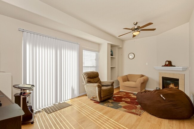 Living Room - 1115 Trask Hts
