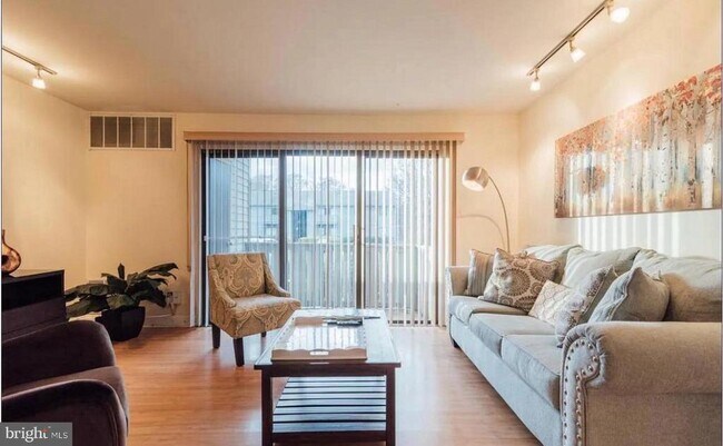 Photo - 905 Woodhollow Dr