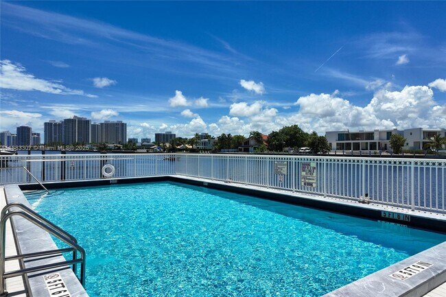 Photo - 1913 S Ocean Dr Unidad 405