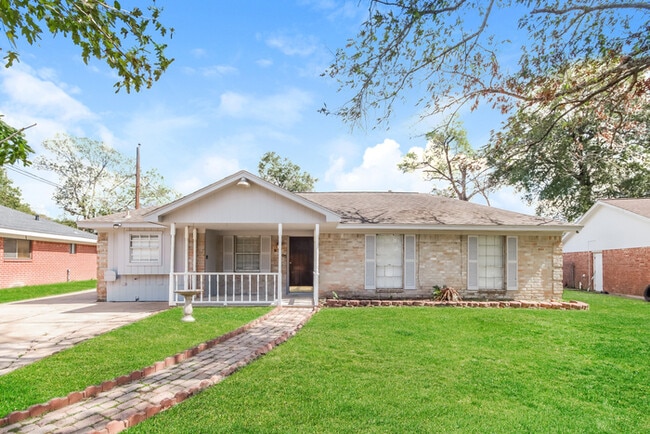 Building Photo - 810 Townley St