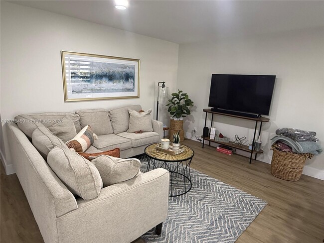 Photo - 2420 Diana Dr Unit 402