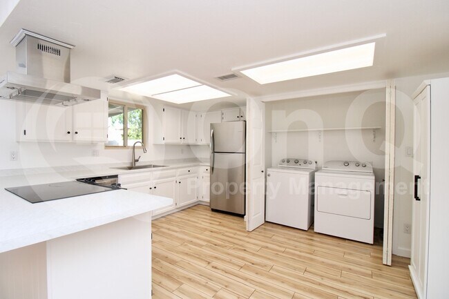 Photo - 104 E Laurel Ave