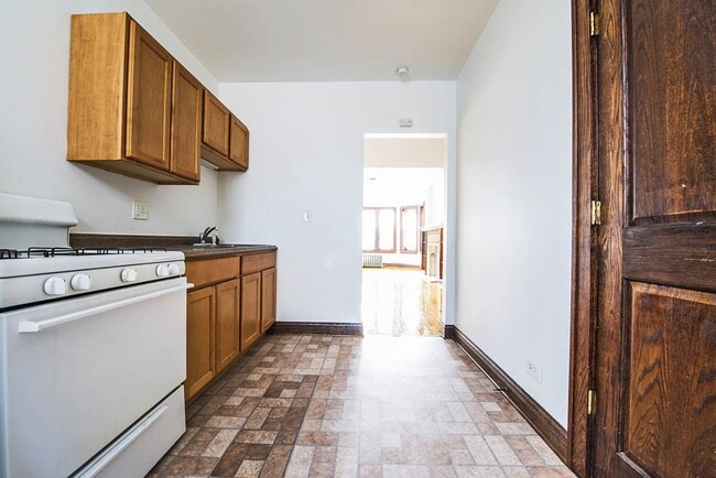 6458 S Fairfield