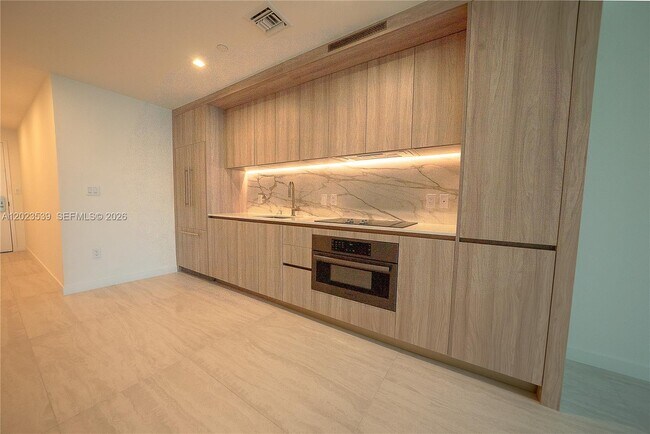 Photo - 77 SE 5th St Unidad 2203