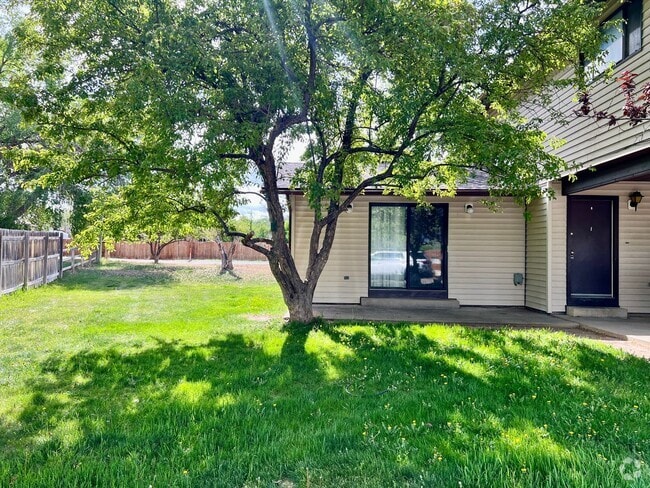 Building Photo - 867 Birch Ave Unit 1 Rental