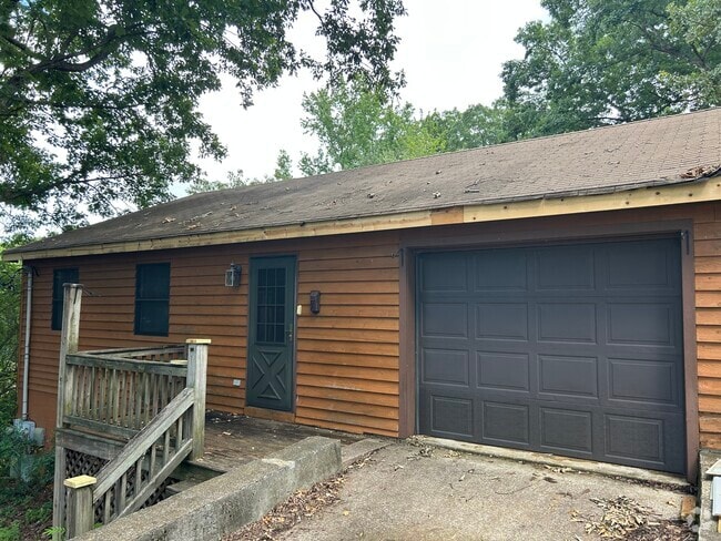 Building Photo - 600 Villard Dr Unit B Rental