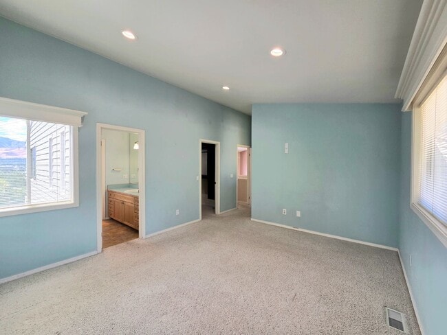 Photo - Extra Large 4-Bed, 2.5-Bath for Rent in East Wenatchee SD!