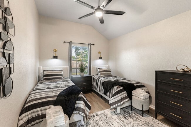 506 James Loop Unit SI ID1630306P