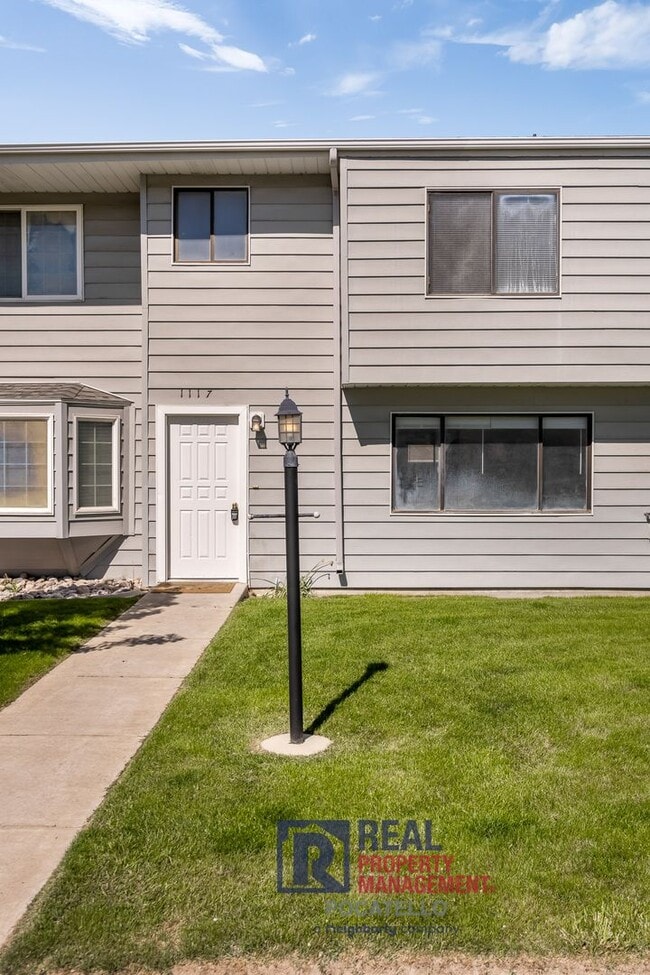 Building Photo - 3 bedroom 1.5 bath townhouse - 2 car carport