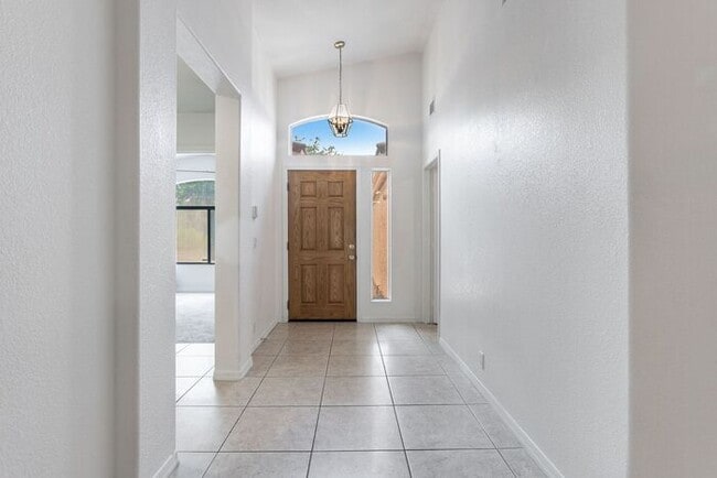 Photo - Enjoy an open floor plan with all appliances!