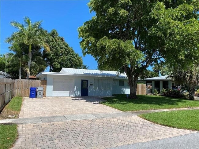 Photo - 718 NE 5th Ave