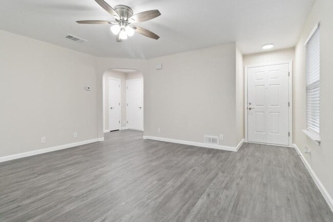 Photo - 14305 Cummins Way